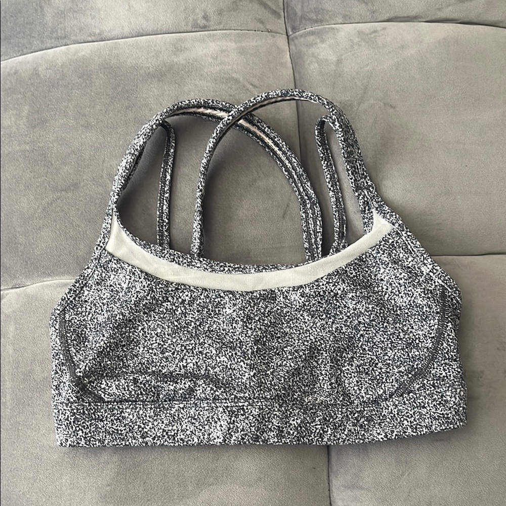 “LuluLemon Sports Bra
Size 6”